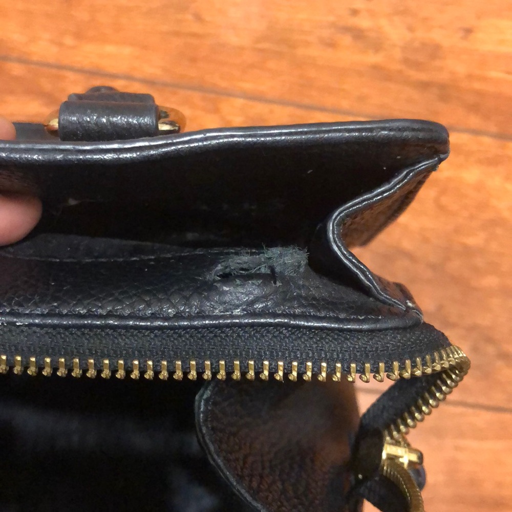 Kate spade, strap came off. Still good condition - Picture 6 of 6